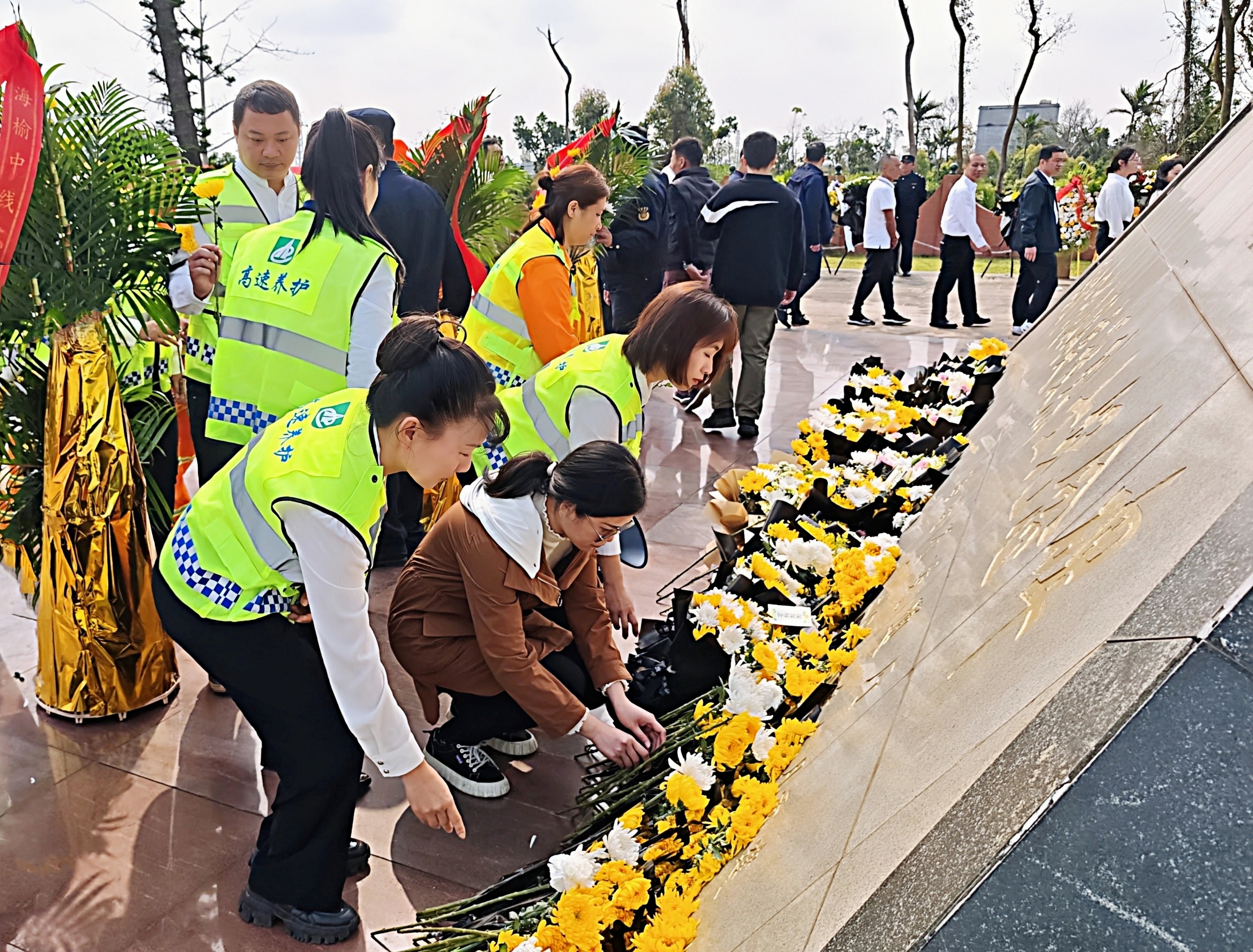 万彩吧养护公司？？？？？？？诜止究埂扒迕髅寤诚攘摇ご兄路精神”主题活动
